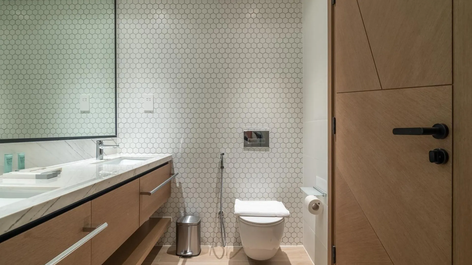 Luxury 2Br Flat In Palace Residence Dubai Apartment
